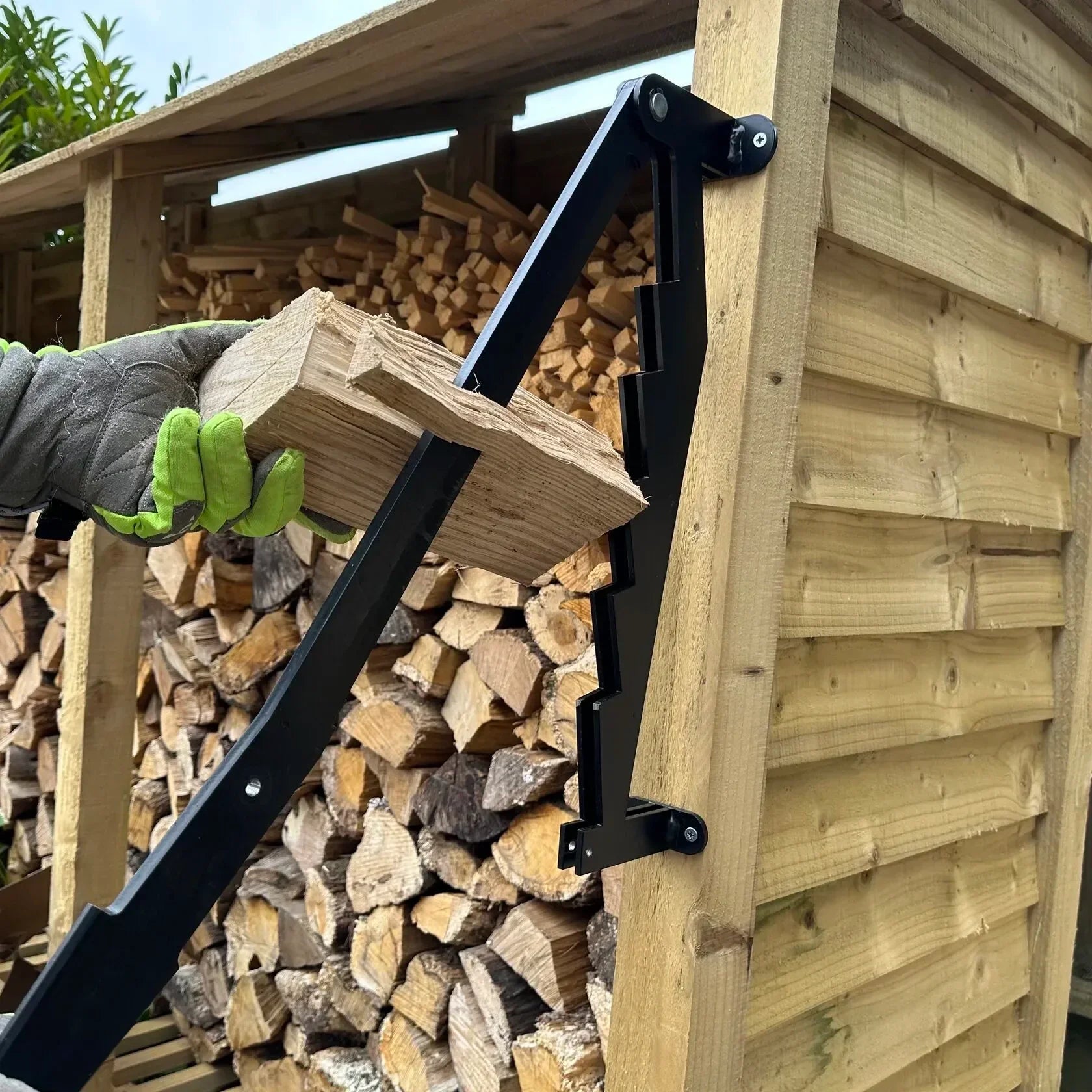 LogMaster™ Wall-Mounted Log Splitter