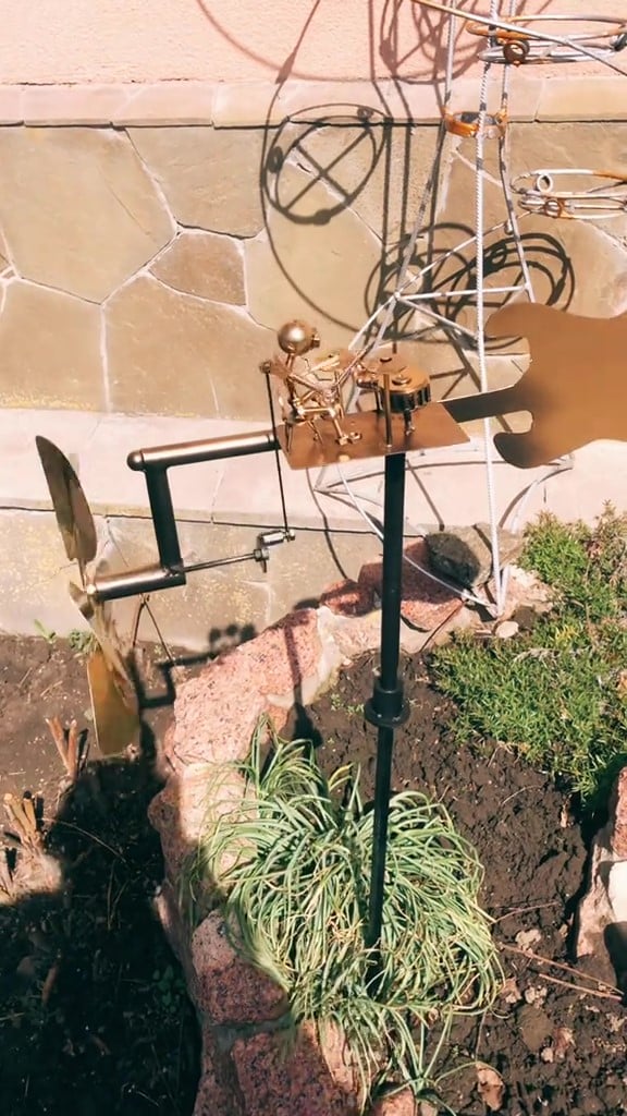 Metal Wind Spinner "Rock Band" – Unique Garden Decoration with Rock’n’Roll Charm
