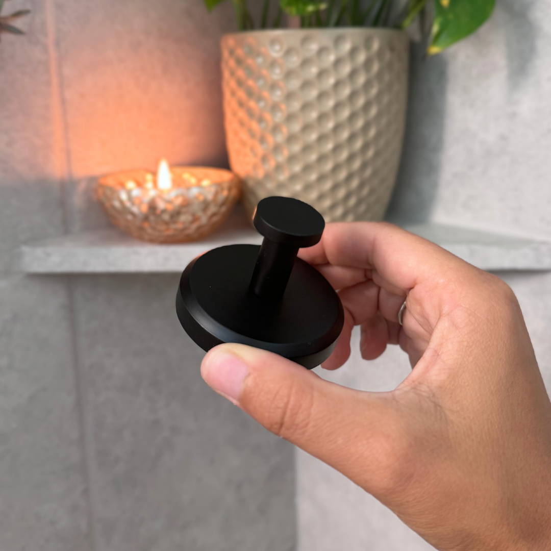 Hooky™ | Extremely strong reusable suction cup hook that can be repositioned at will