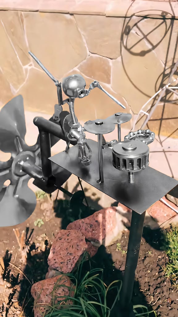 Metal Wind Spinner "Rock Band" – Unique Garden Decoration with Rock’n’Roll Charm