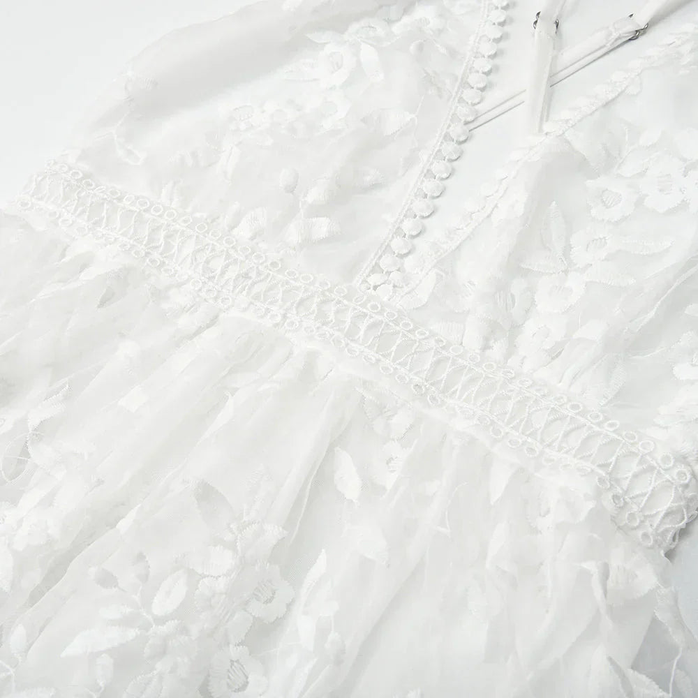 Bellona – Elegant lace mini dress