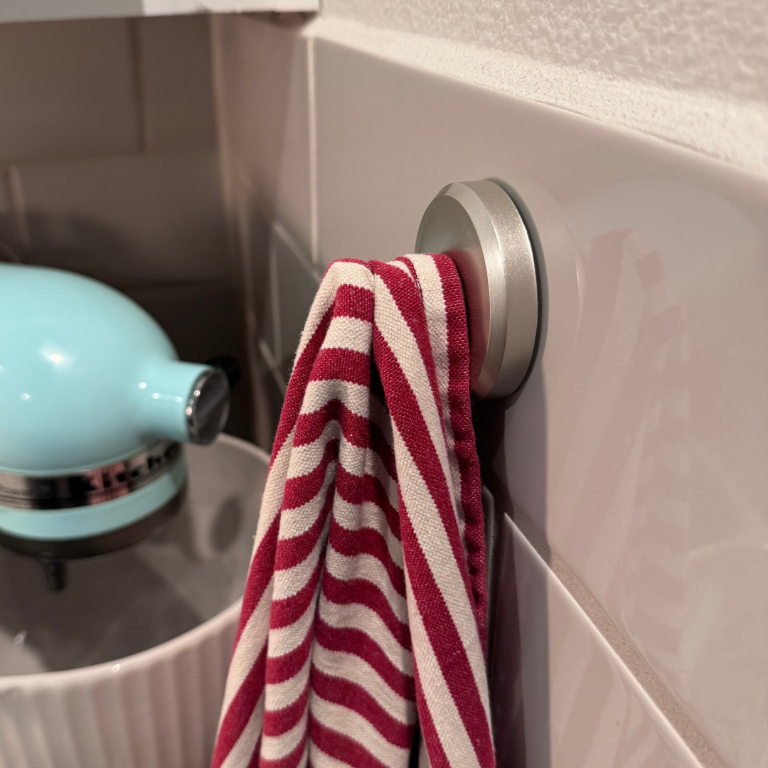 Hooky™ | Extremely strong reusable suction cup hook that can be repositioned at will